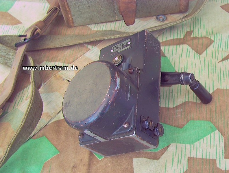 Wehrmacht Kurbelgenerator"AEG" in Tasche