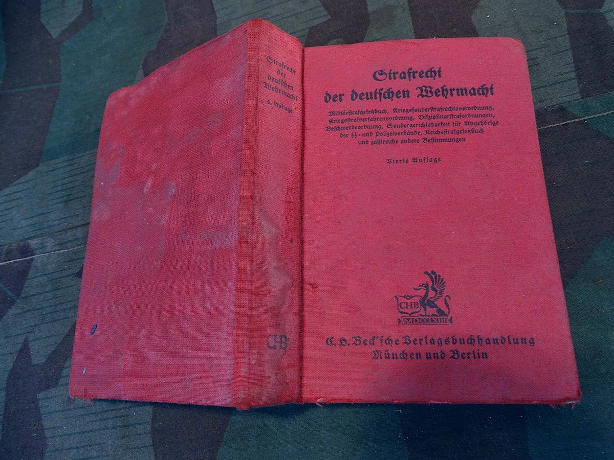 Strafrecht der deutschen Wehrmacht, 4 Auflage 1941, aus Nachlass eines Flak Wachtmeisters der Luftwaffe