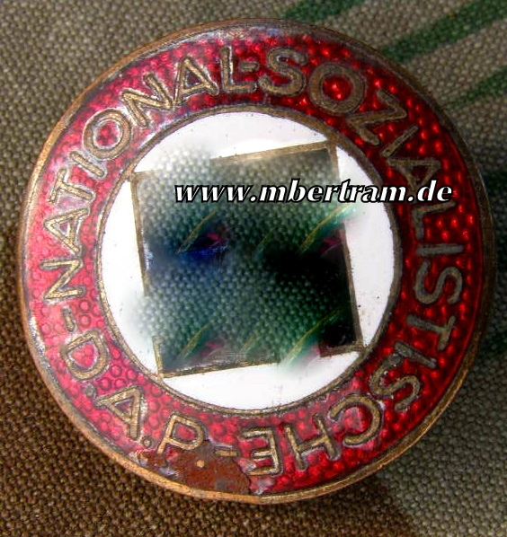 NSDAP PARTEIABZEICHEN, EMAILLIERT, Hst: M1/72
