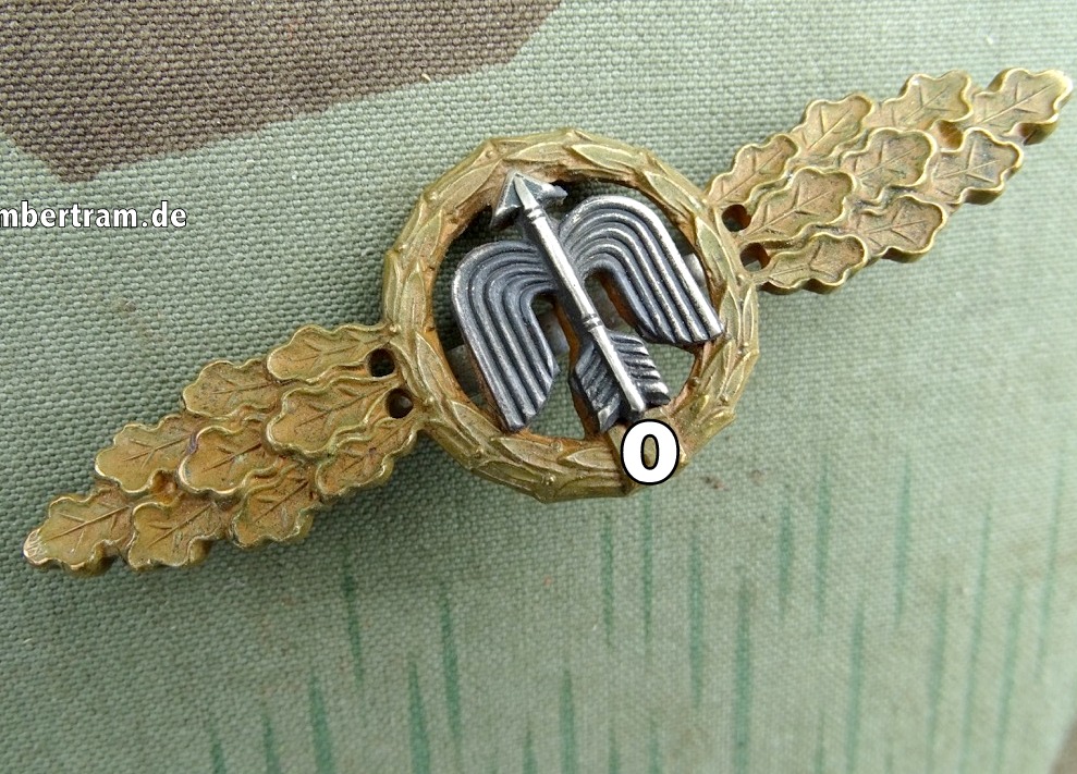 Frontflugspange für Jäger in Bronze, Buntmetall ohne Hersteller Marke