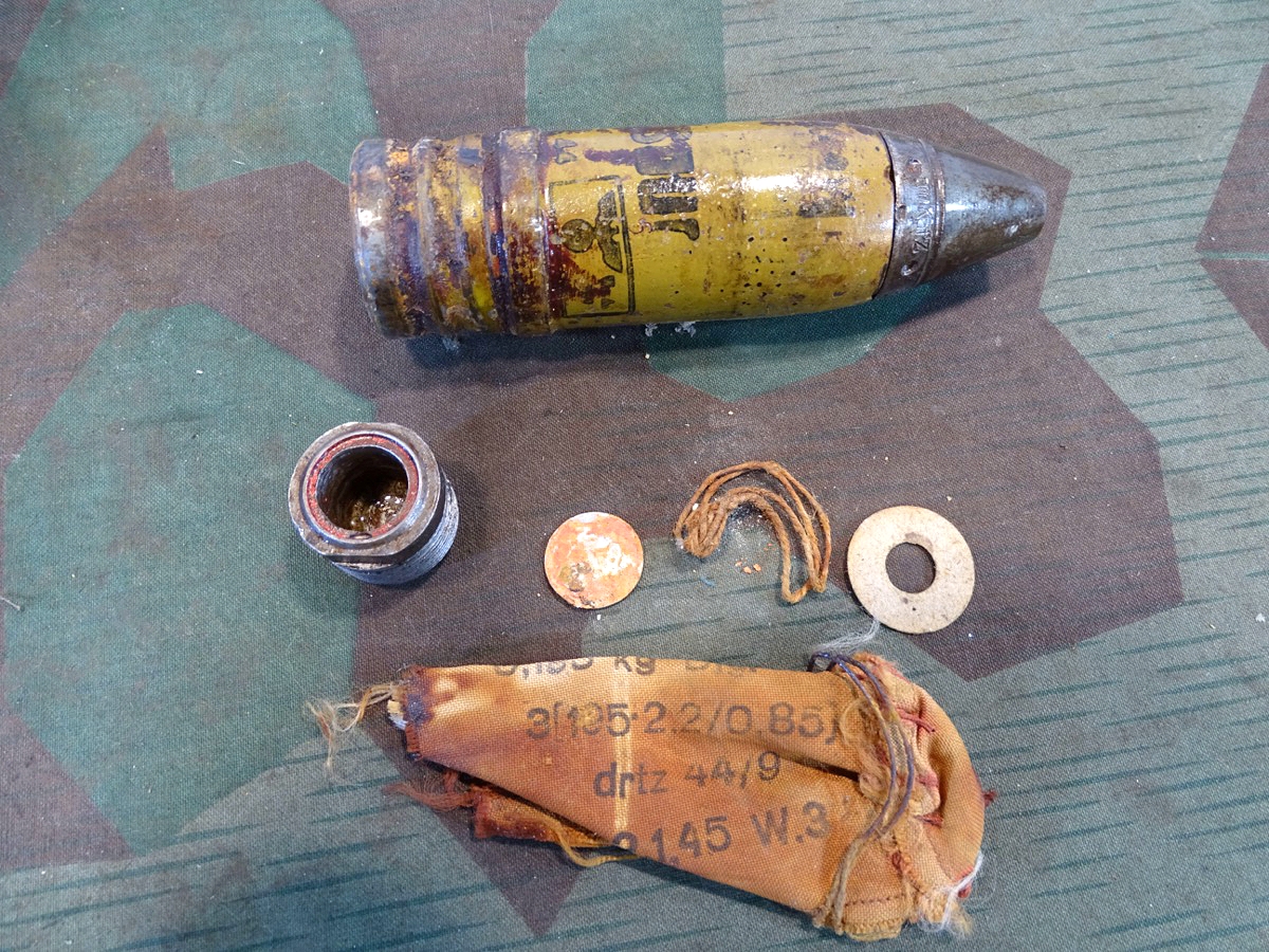 Deutsche 3,7 cm Flak Spreng Leuchtspur Granate mit Zünder u. Beschriftung u Zubehör