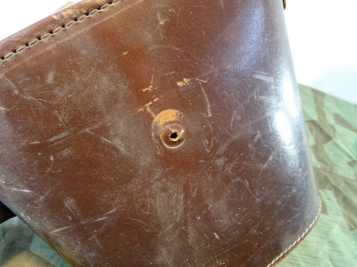 Brauner Leder Köcher für ein Fernglas 10x50 Brauner Leder Köcher für ein Fernglas 10x50