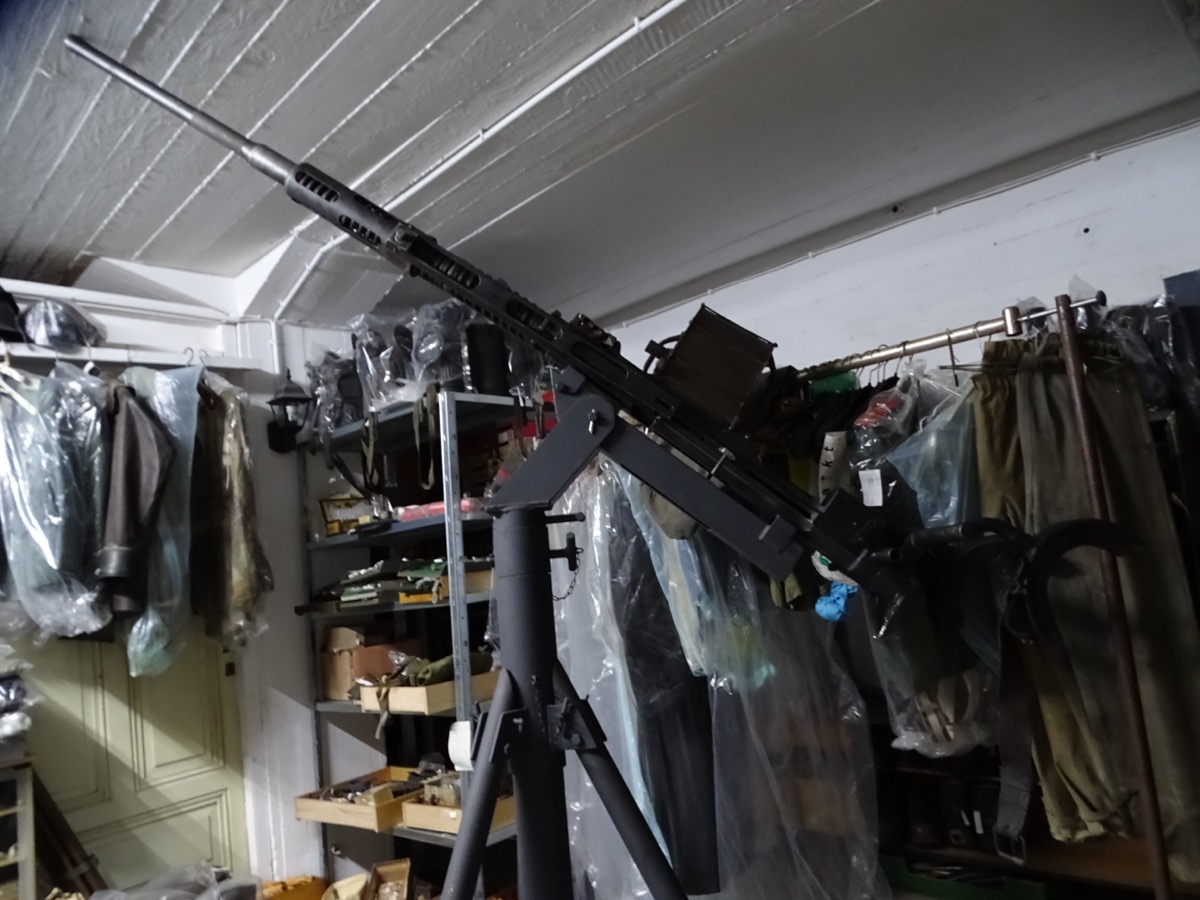Deaktivierte 20 mm  Oerlikon Flak MK 2 mit blaugrauer Behelfslafette, Wehrmachts Beutekanone