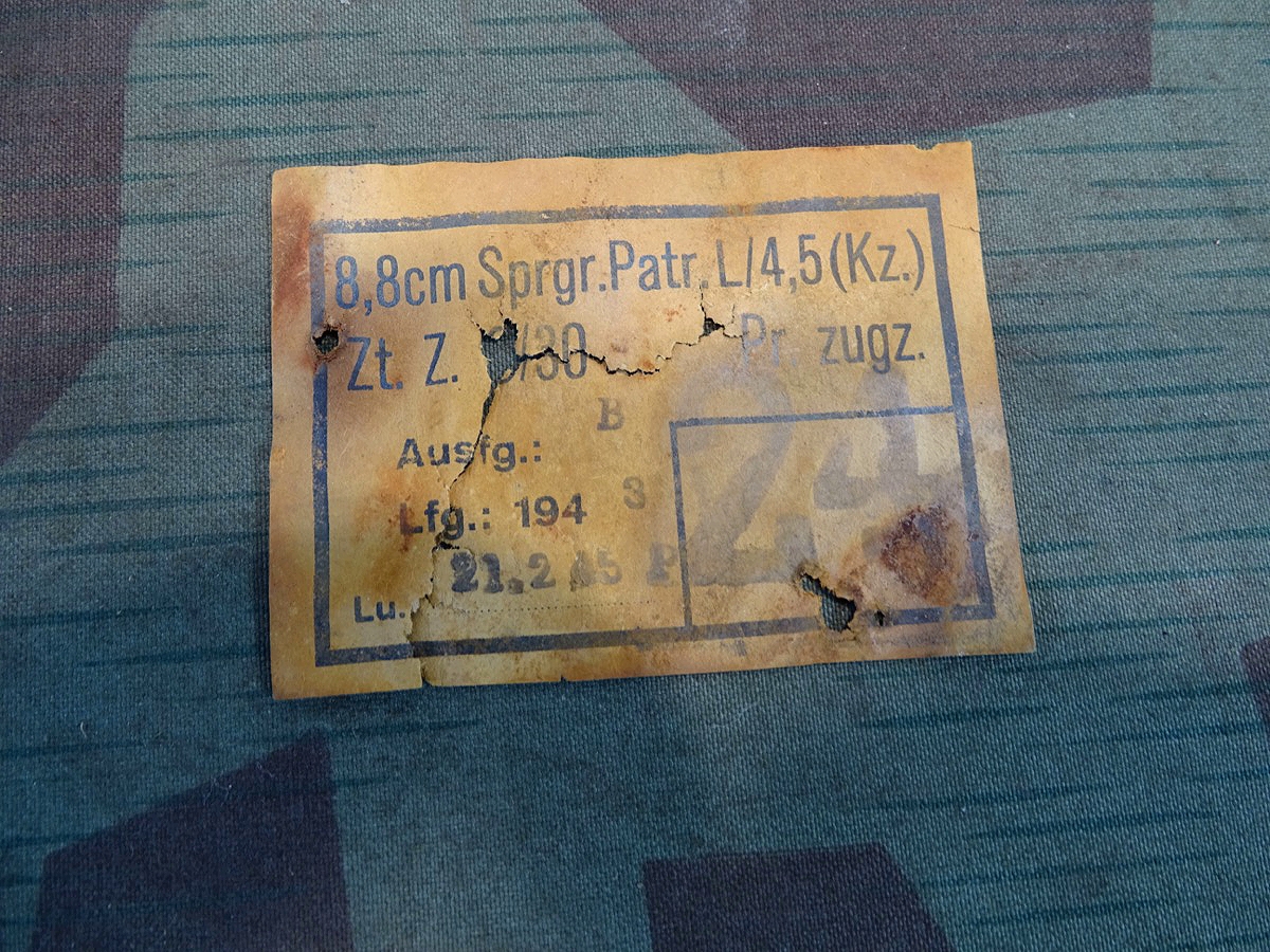 Originaletikett für Blech Transportbehälter für 8,8cm Sprgr. Patr. L/4,5 (kz) 21.02.1945!!