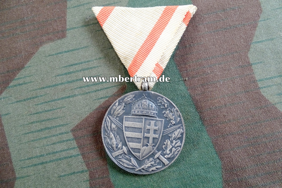 Österreich - Ungarische Militärverdienst Medaille 1914-1918 am Dreiecksband