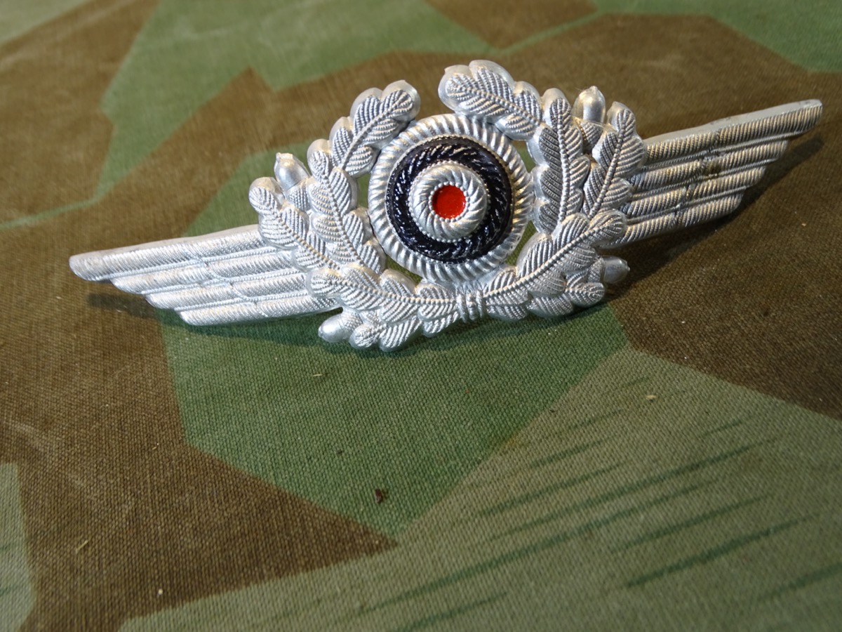Schwinge mit Eichenlaub und Kokarde für Luftwaffen Schirmmütze, Alu, Splinte alle da