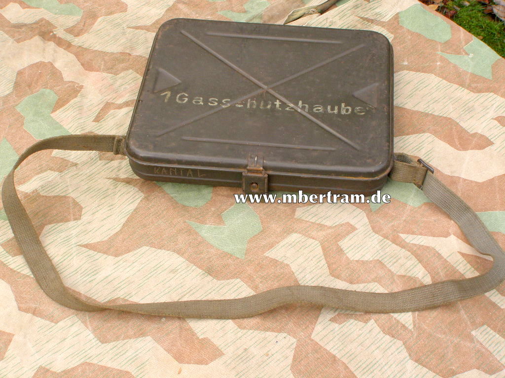 Wehrmacht / Waffen SS : Tragebehälter f. Gasschutzhaube
