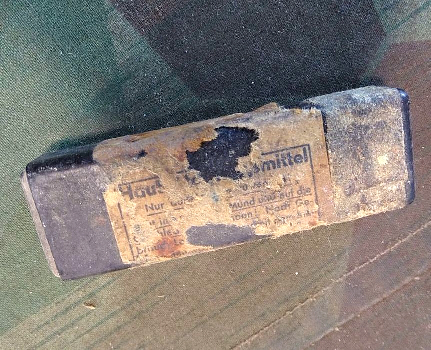 Wehrmacht Gas-Hautentgiftungsmittel Losantin, von 1942, grüner Ring, LGG 42
