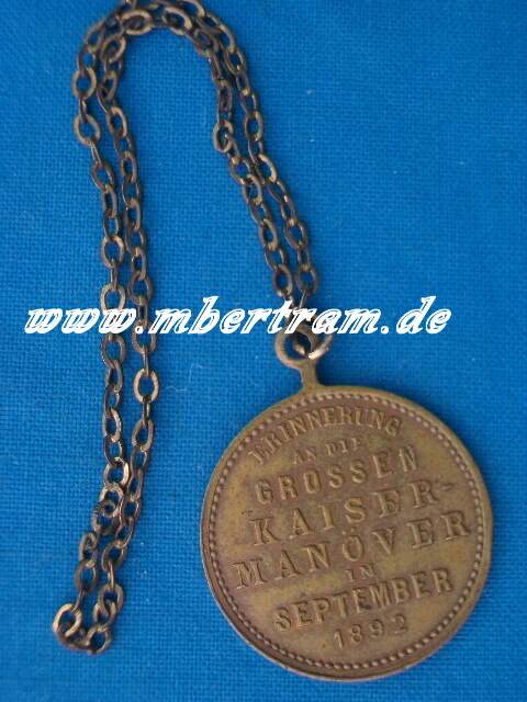 Medaille Kaisermanöver 1892. Buntmetall, mit Kettchen.