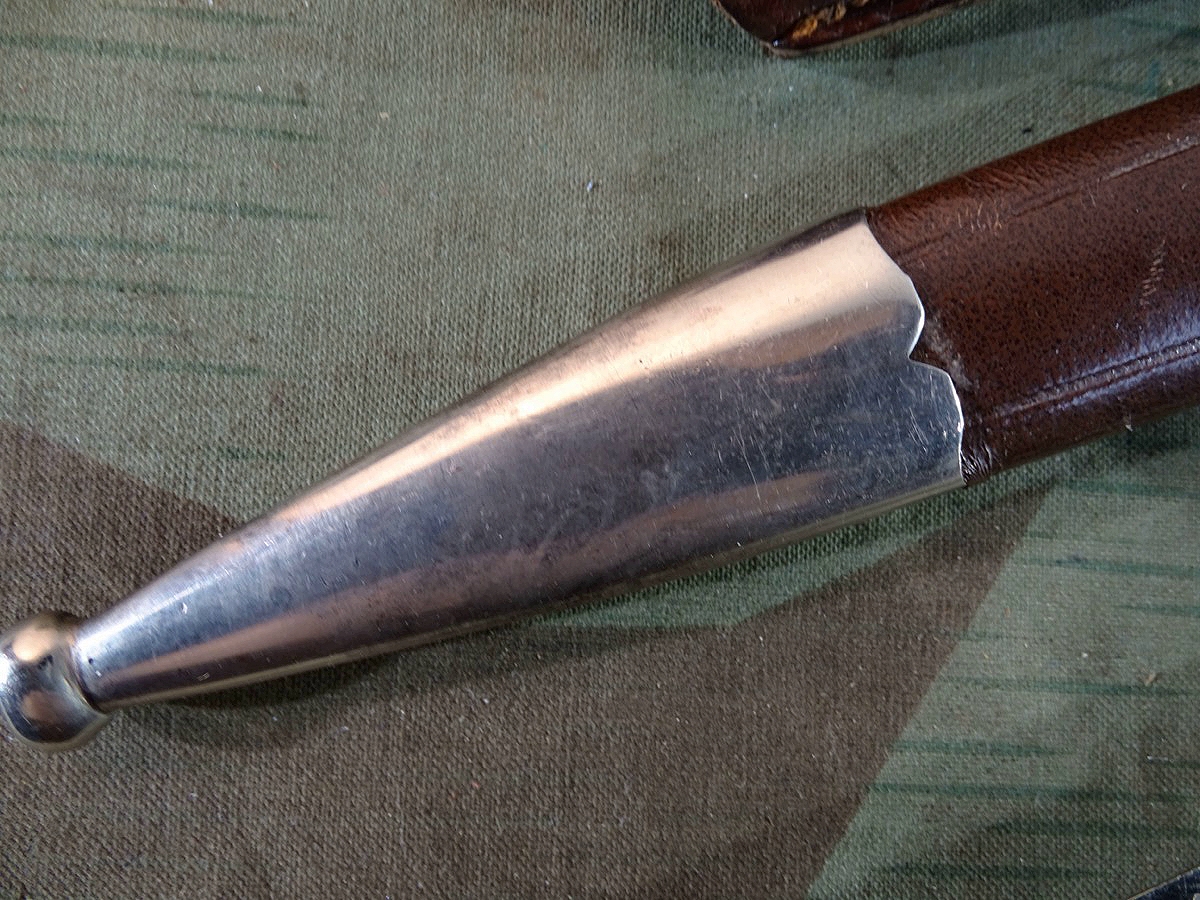 Polizei Extra Seitengewehr mit Klingenätzung Polizeischule Bonn 1937/38, Koppelschuh und Portepee. Polizei Extra Seitengewehr mit Klingenätzung Polizeischule Bonn 1937/38, Koppelschuh und Portepee.