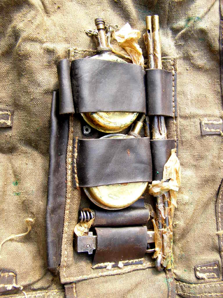 Original MG 30 ( t) Waffenkiste mit umfangreichem Zubehörsatz