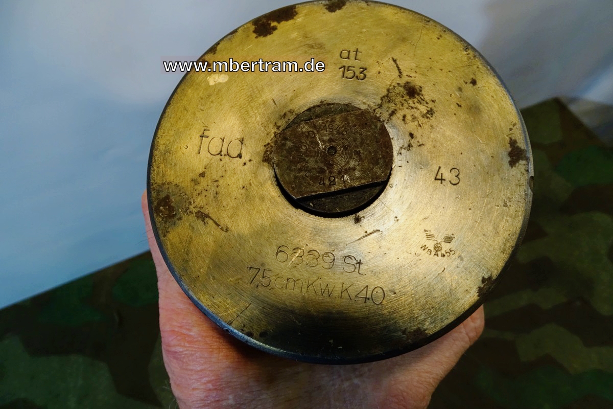 10382-12 Wehrmacht Deko Sturmgeschütz Panzer Granate 7,5cm KWK 40 mit Hülse, Bodenzünder und Zündschraube