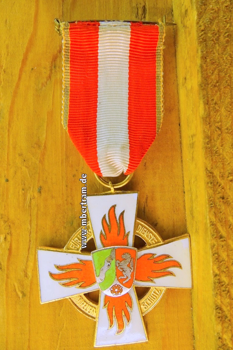 Feuerwehr-Ehrenzeichen (NRW) 2. Stufe in Gold am Bande mit Schatulle