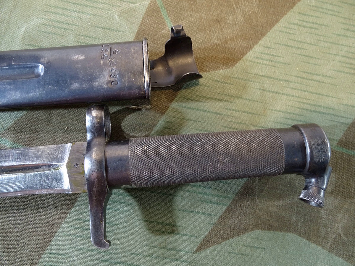 Dolch Bajonett zum Schweden Mauser Gewehr M 1896, Scheide mit Halteclip für Bajonettgriff Dolch Bajonett zum Schweden Mauser Gewehr M 1896, Scheide mit Halteclip für Bajonettgriff