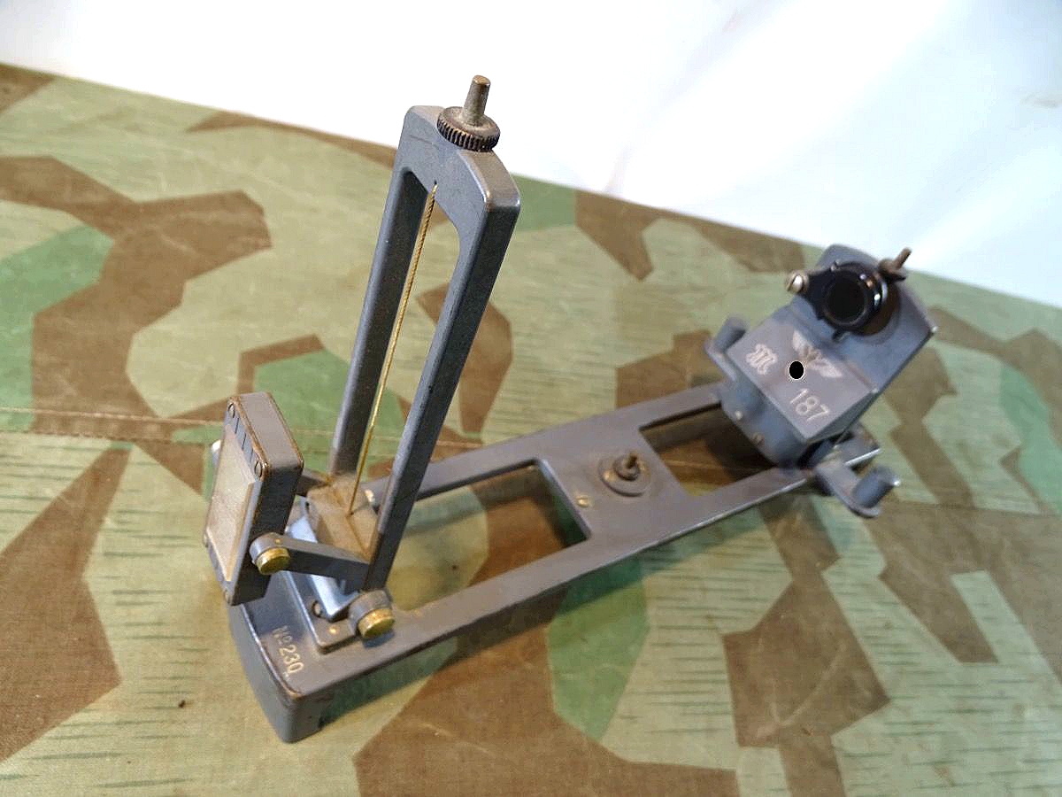 Peilaufsatz / Peildiopter für E- Schiffskompas der Kriegsmarine. C.Plath Hamburg, großer KM Adler Peilaufsatz / Peildiopter für E- Schiffskompas der Kriegsmarine. C.Plath Hamburg, großer KM Adler