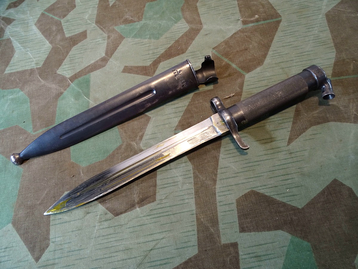 Dolch Bajonett zum Schweden Mauser Gewehr M 1896, Scheide mit Halteclip für Bajonettgriff Dolch Bajonett zum Schweden Mauser Gewehr M 1896, Scheide mit Halteclip für Bajonettgriff