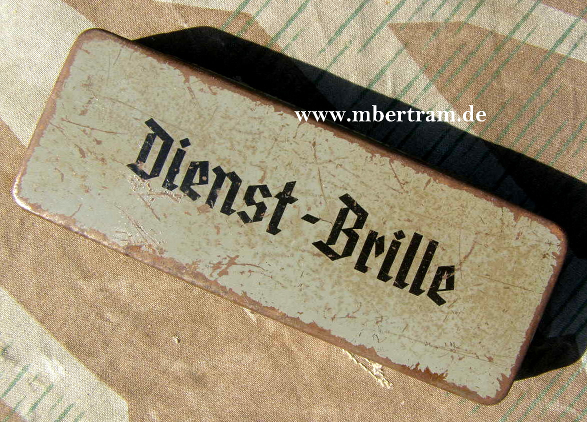 Wehrmacht Dienstbrille in zugehöriger Blechdose