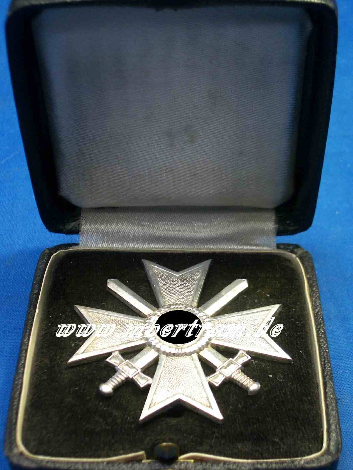 Kriegsverdienstkreuz 1. Kl.1939, Feinzink, "4", m. Schatulle