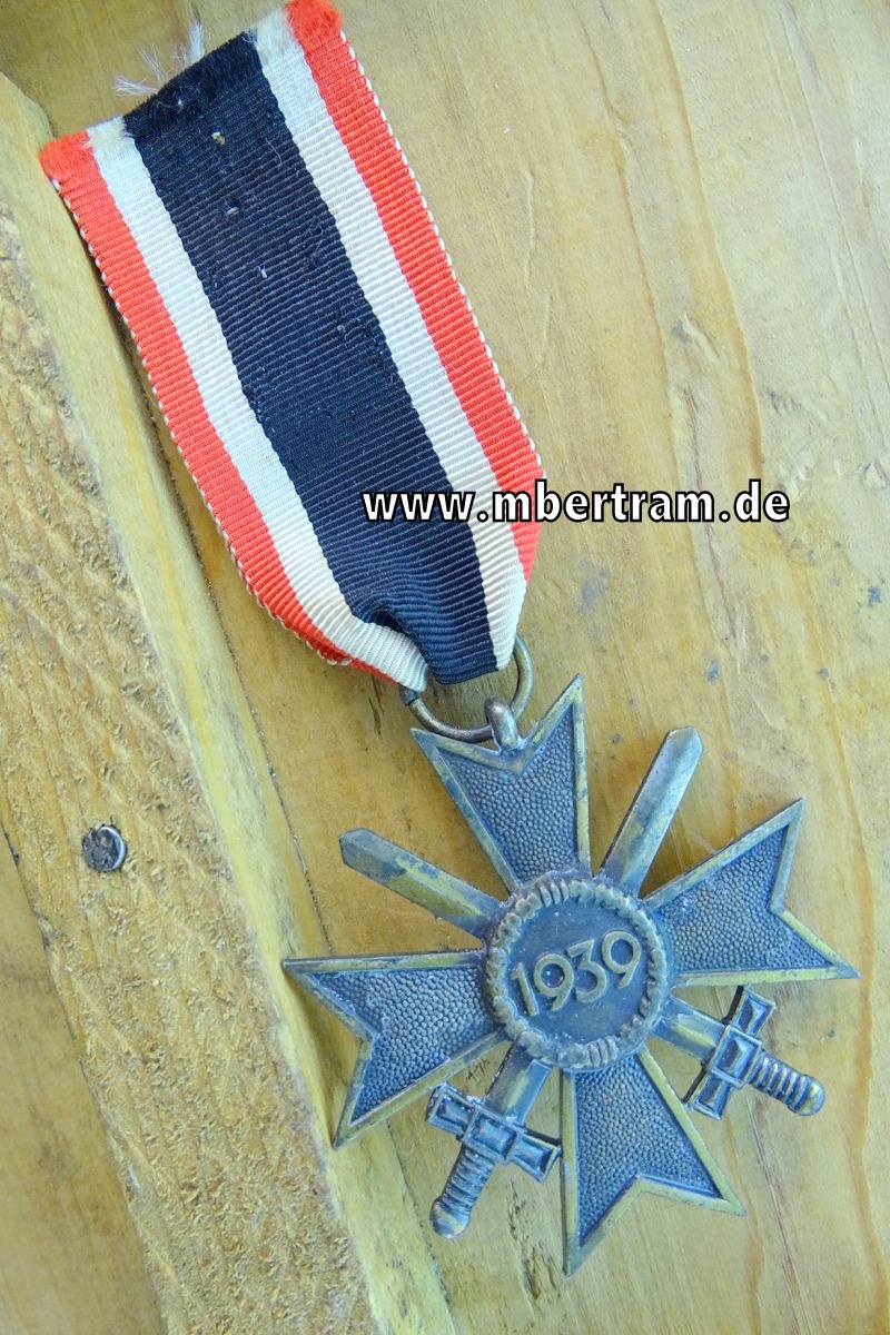 Kriegsverdienstkreuz 1939 2. Klasse mit Schwertern, Buntmetall, am Band