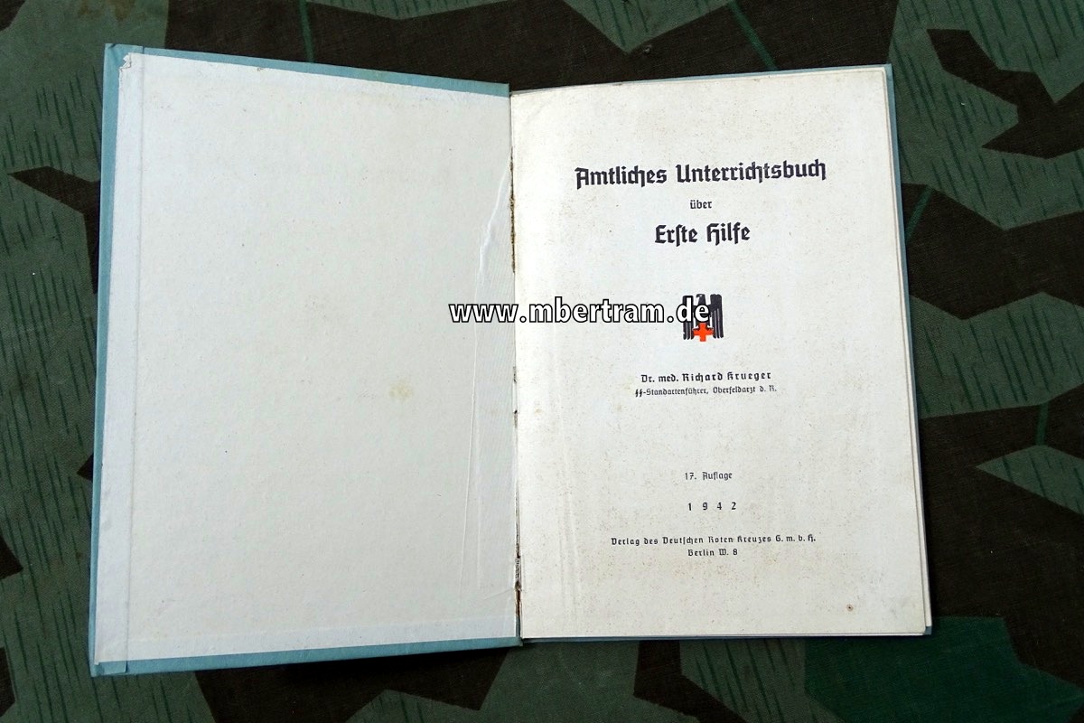 Amtliches Unterrichtsbuch über Erste Hilfe, 1942, 17 Aufla.147 S. Sehr gut erhalten
