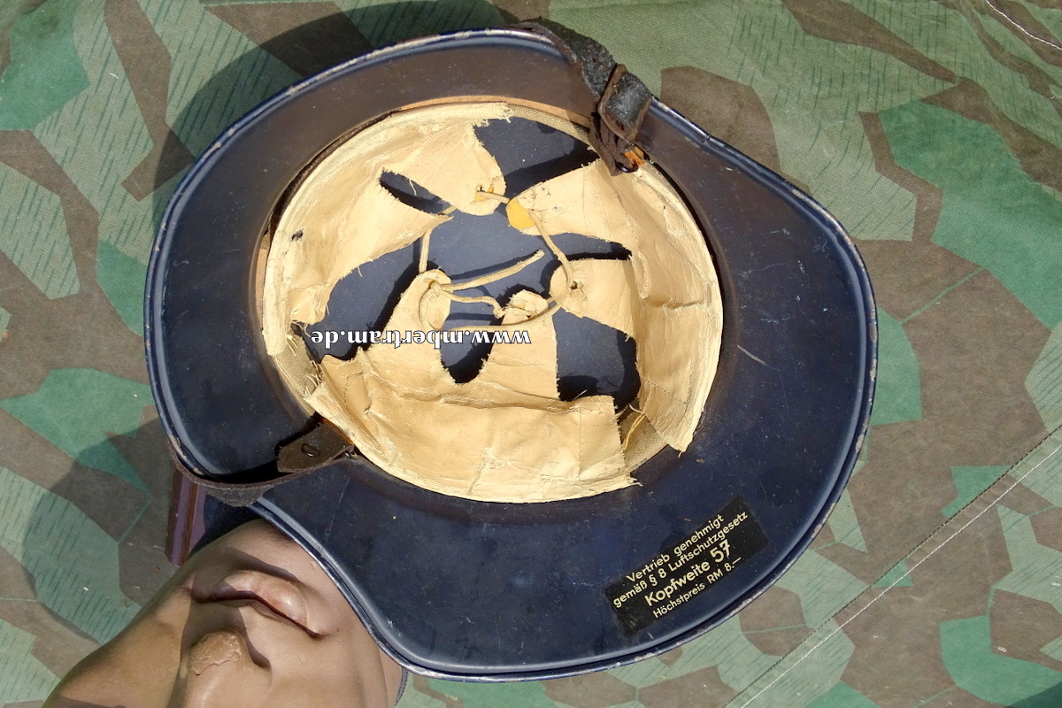 Luftschutzhelm, Gladiatorform m. Originalwappen