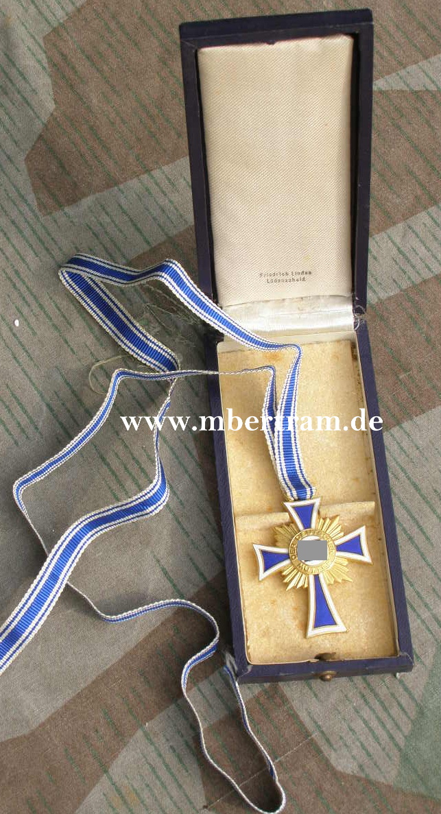 Mutterkreuz in Gold, am langen Band, Etui Friedrich Linden