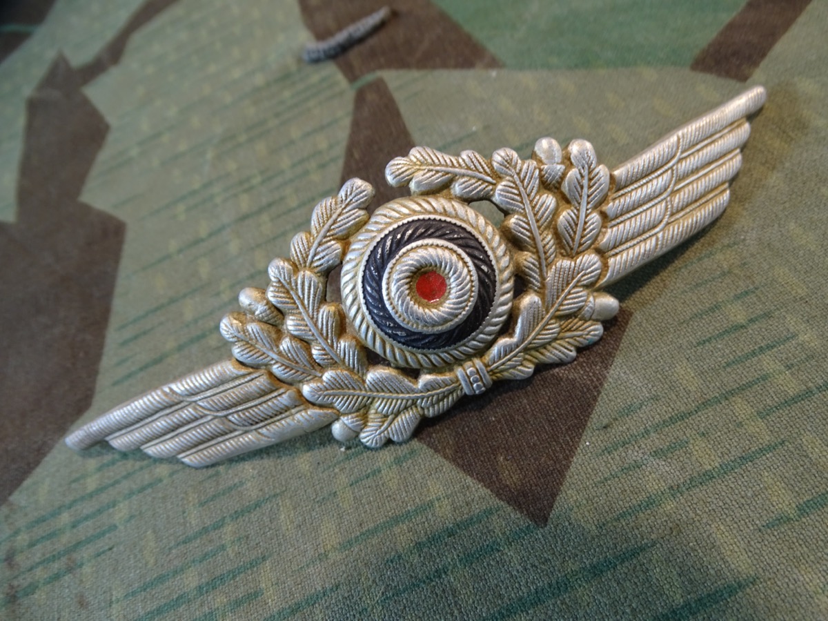 Mützeneichenlaub mit Kokarde für Luftwaffen Schirmmützen, Kopie ? 