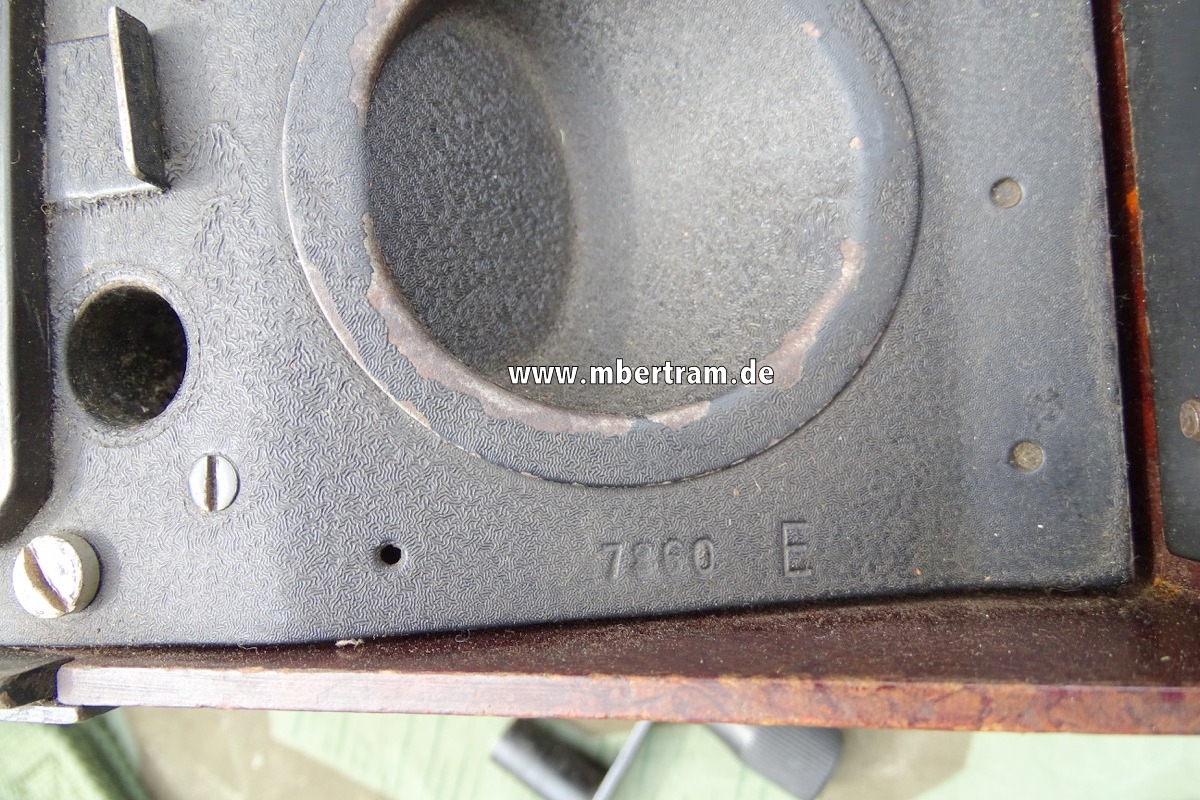 13153-2Y1UbrHQRTutet Feldtelefon wie Wehrmacht, eventuell frühe Nachkriegsfertigung mit Riemen
