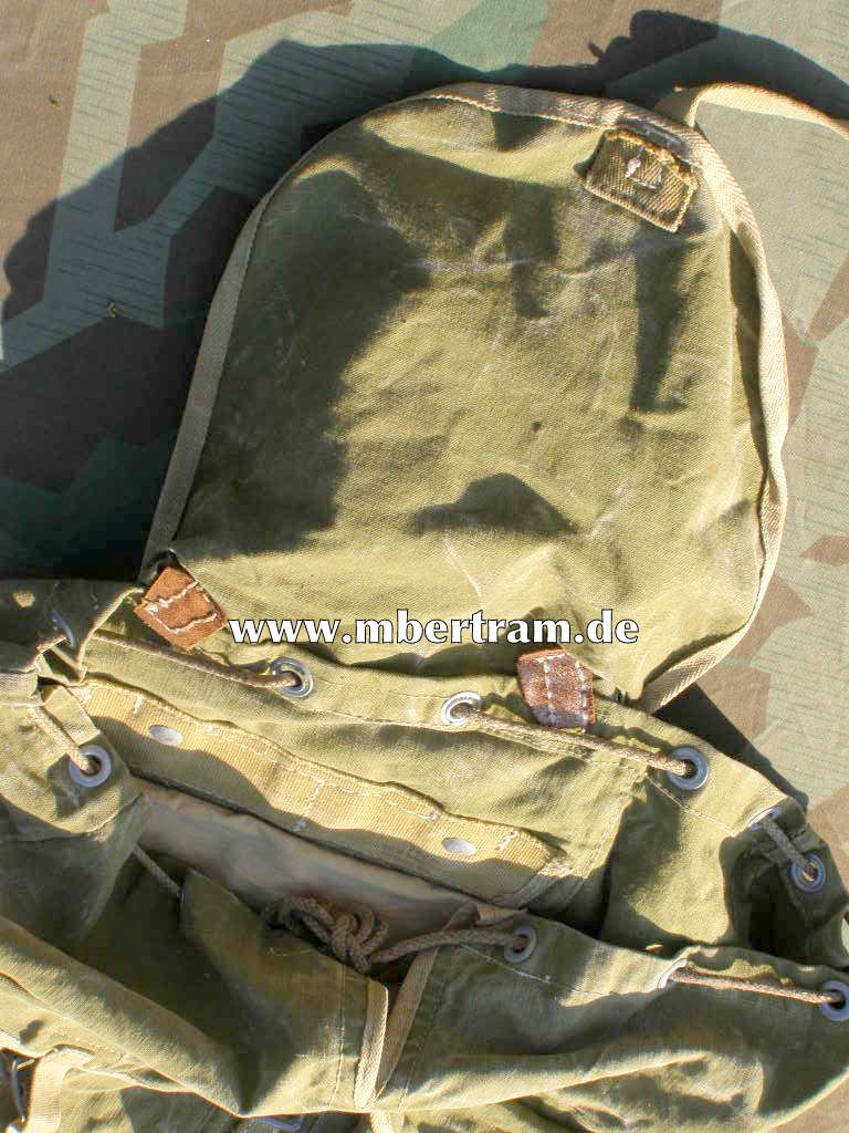 13582-10 Afrikakorps Rucksack, Webberiemung für Y-Riemen, 1941
