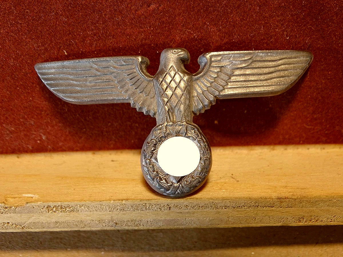 Mützenadler für Parteiorganisationen RZM M 1/111 , ( SA, NSDAP, HJ Führer etc. )Feinzink 2 Splinte.