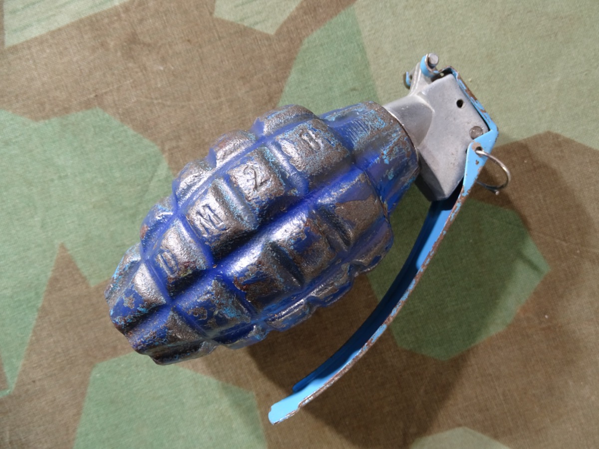 Gerippte Bundeswehr Deko Übungs Eier Handgranate DM 62, " Annanas " Form
