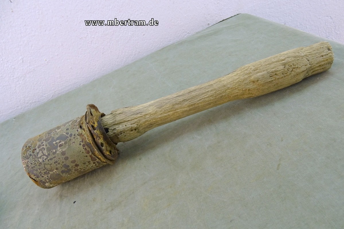 Wehrmacht / Waffen SS:  Bastlerstück Nebel Stielhandgranate M 24, Originalteile
