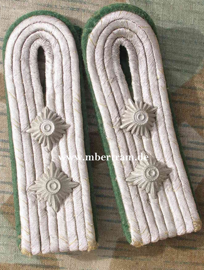 8939-1 Paar Schulterklappen Heeres oder Luftwaffen Beamter, Hptm.