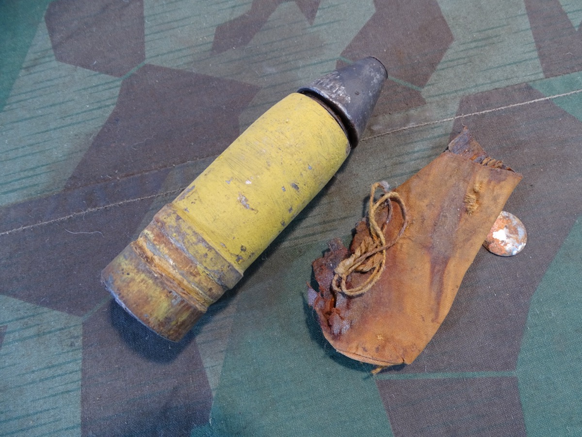 Deutsche 3,7 cm Flak Spreng Leuchtspur Granate mit Stahlzünder u. Farbe