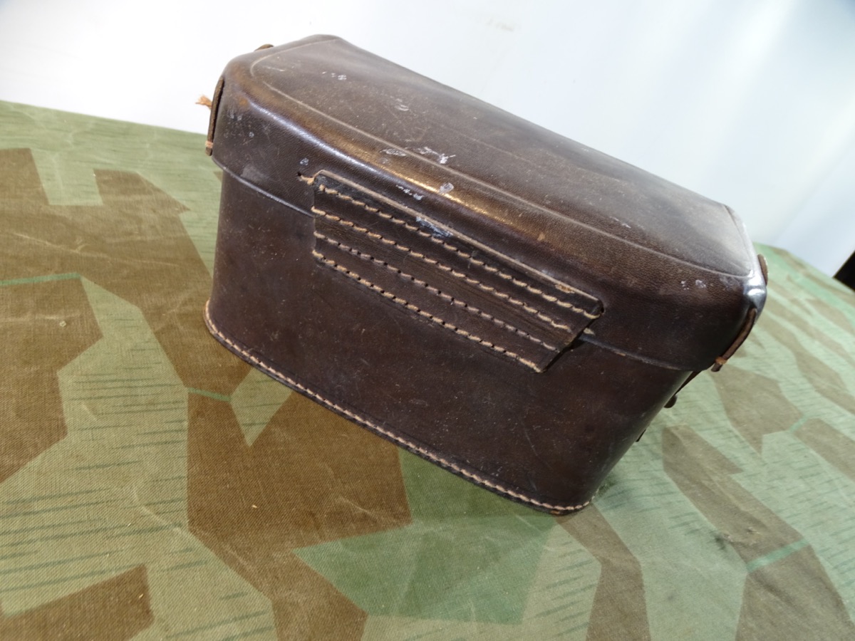 Frühe dunkelbraune Reichswehr / Wehrmacht Sanitäter Gürteltasche mit Deckel Etikett, schöne Erhaltung