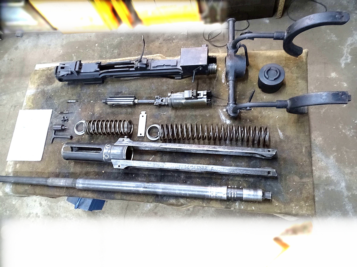 Deaktivierte 20 mm Oerlikon Flak MK 2, 1943, getarnte Behelfslafette, Wehrmachts Beutekanone, 1 Magazin, ( Nr. S-33141)