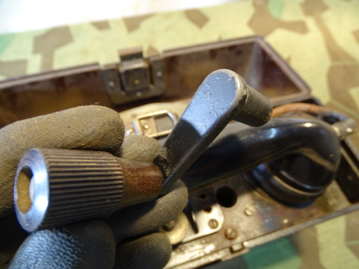 Feldtelefon der Wehrmacht, alle großen Bauteile Jahresgleich von 1944 Feldtelefon der Wehrmacht, alle großen Bauteile Jahresgleich von 1944