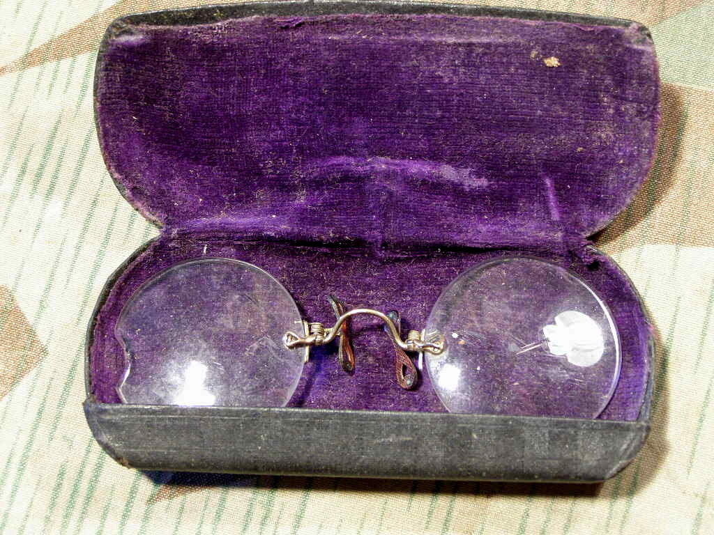Typische Soldatenbrille, runde Gläser ( Kneifer), 1. WK