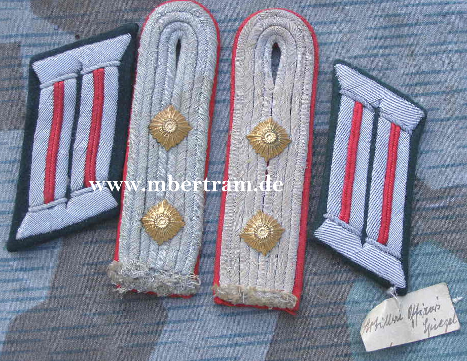 Kragenspiegel und Schulterklappen Hauptmann Artillerie