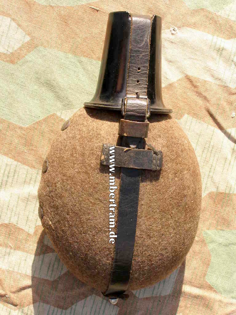 Feldflasche M41, Bakelit Trinkbecher, Hst.:" MN 41", Z. 2