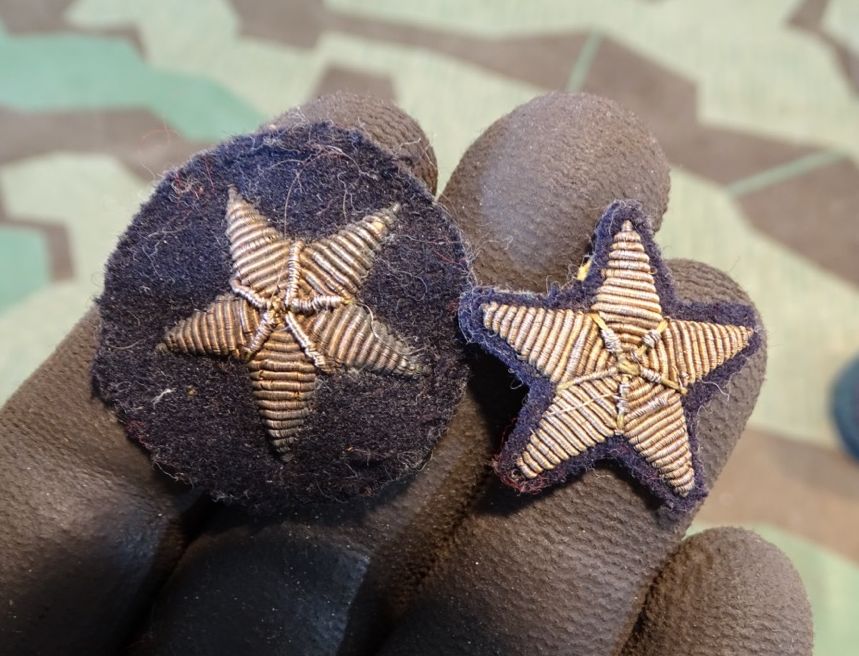 Kriegsmarine, 2 Stück Laufbahnabzeichen / Ärmelabzeichen für Seeoffiziere, Seesterne