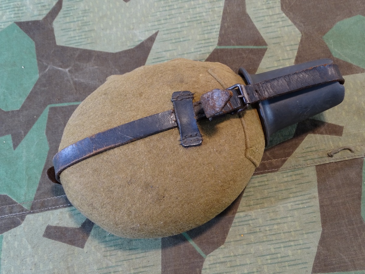Wehrmacht grosse 1 Ltr. Feldflasche für Gebirgstruppen und Kavallerie VDN 8.41