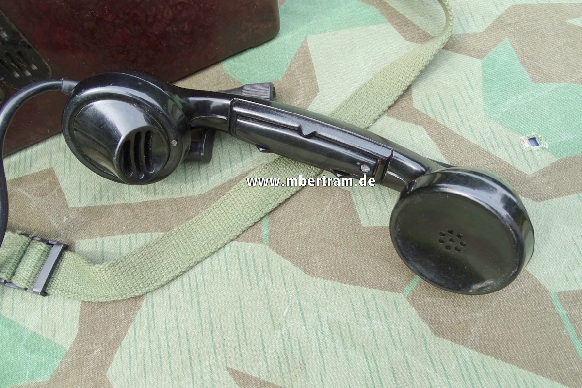 13153-6P7pmIUmIlWMCF Feldtelefon wie Wehrmacht, eventuell frühe Nachkriegsfertigung mit Riemen