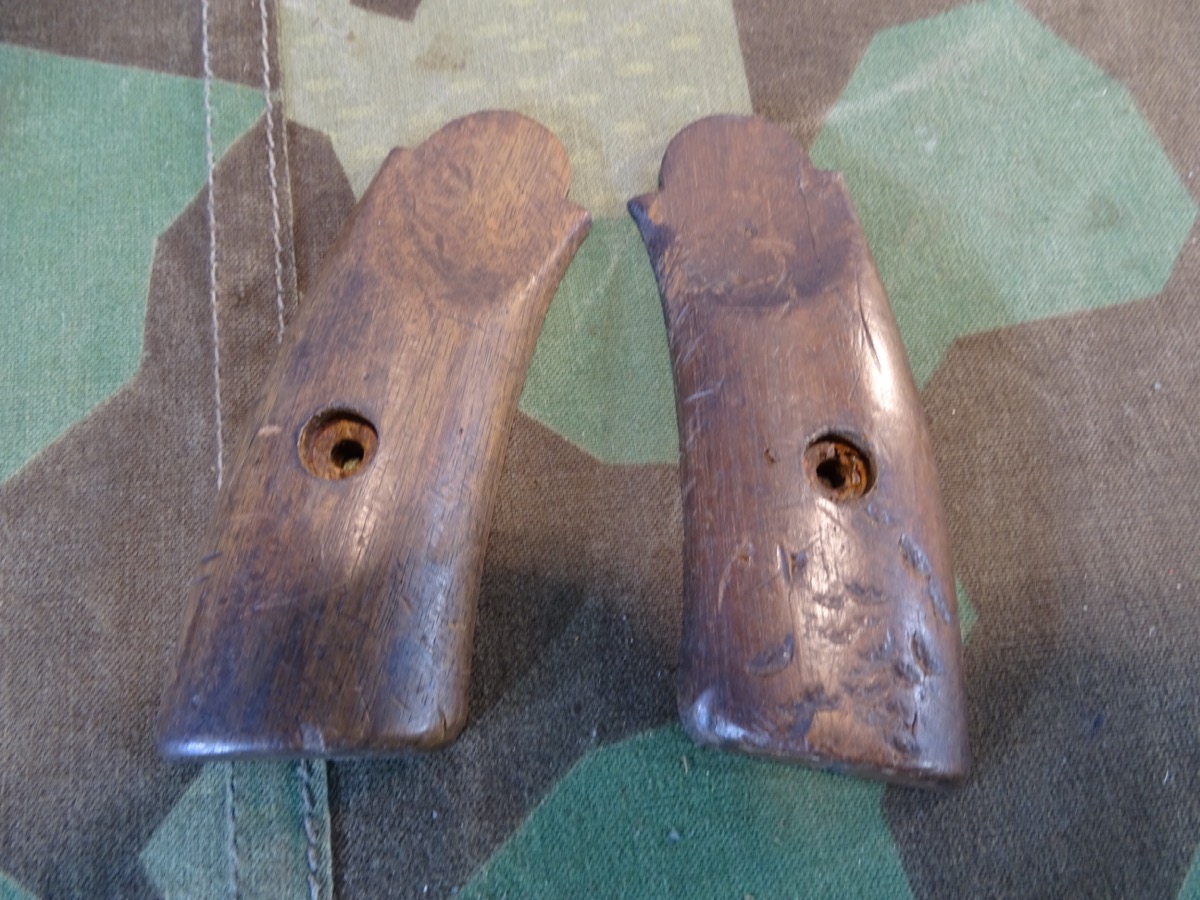 Paar Griffschalen für die Stahl Leuchtpistole/ Signalpistole 1. Weltkrieg
