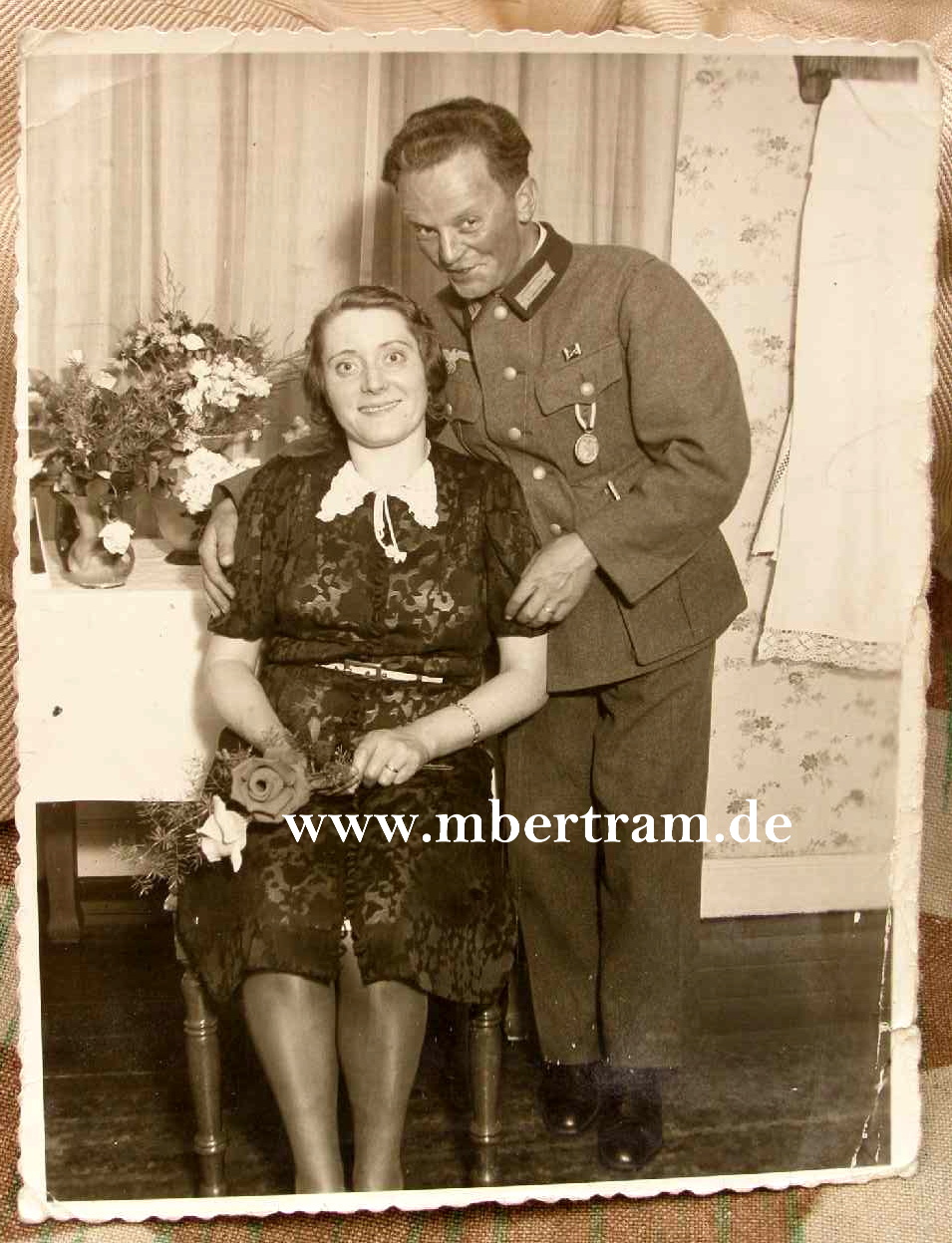 Ungewähnliche WH Uniform, keine Schulterklappen