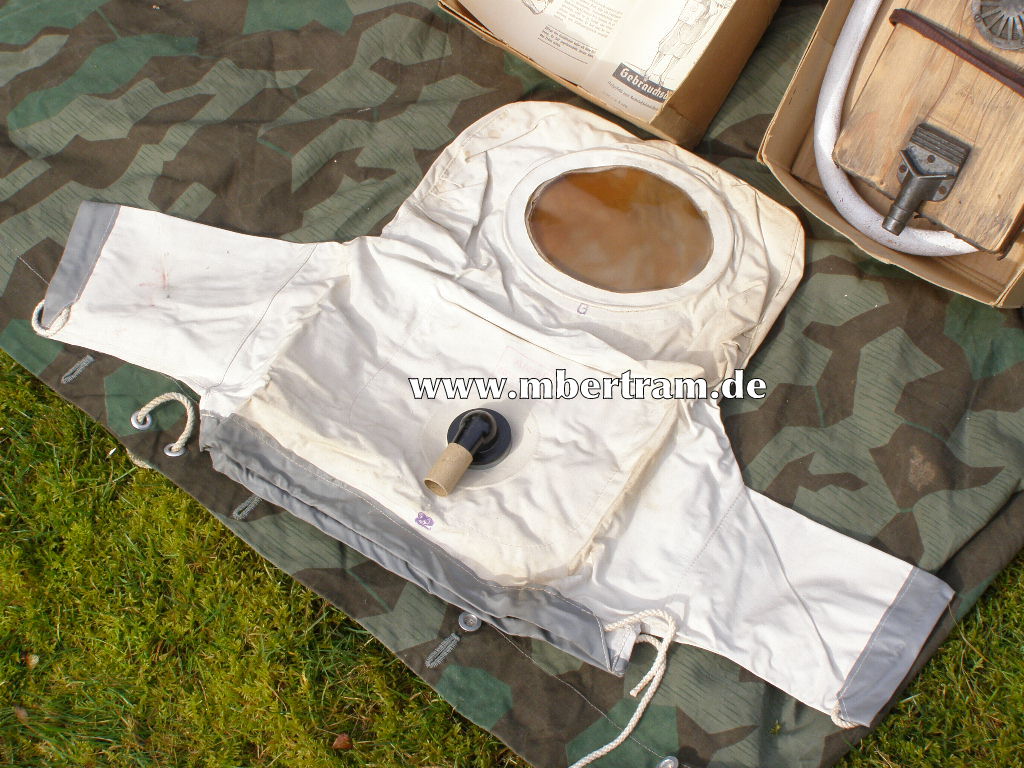 13513-2 Komplettes Luftschutz Gasjäckchen in Originalkarton