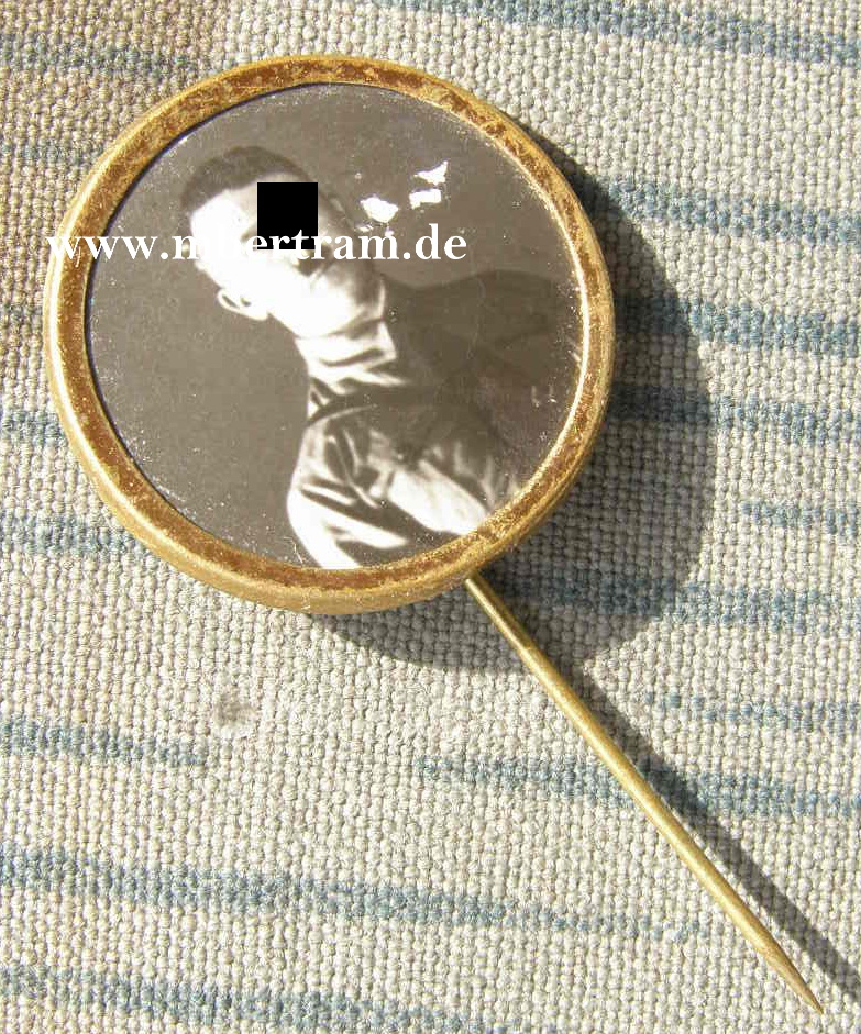 NSDAP Sympathisanten Abzeichen "Hitlerportrait"