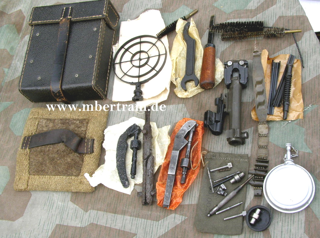 10332-1 WH MG 42 Zubehörtasche, 1944/45 Ersatzstoff, gefüllt