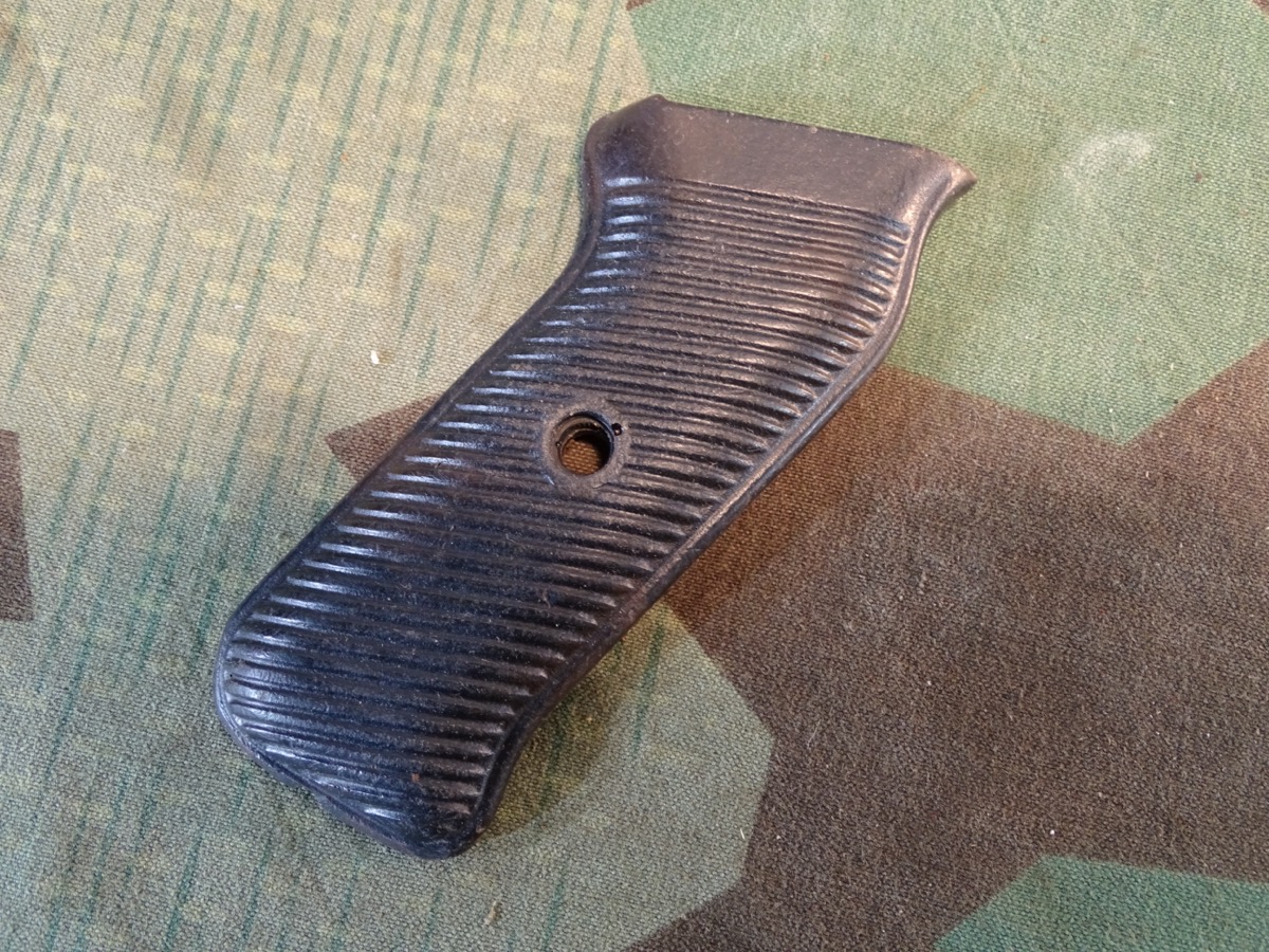 Reproduktion Einzel Griffschale für MP 40 Wehrmacht, verzogen