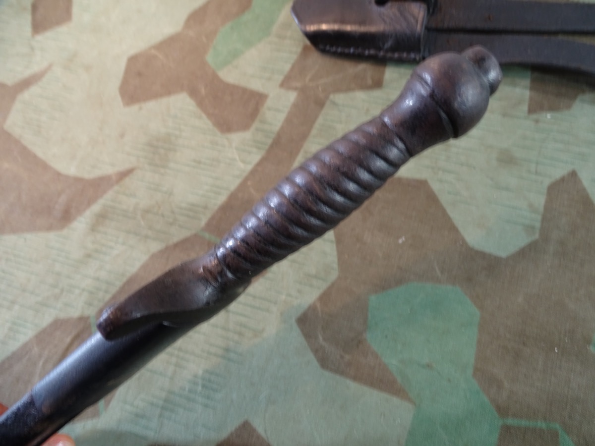 Faschinenmesser, Eisengriff, Lederscheide, Gehänge, Koppel um ca. 1850, Hst. Neuhaus SG, Württemberg ?
Faschinenmesser, Eisengriff, Lederscheide, Gehänge, Koppel um ca. 1850, Hst. Neuhaus SG, Württemberg ?